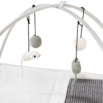 Trixie Kratzmatte Mit Spielzeugen Mobile Grau 5 Trixie Kratzmatte Mit Spielzeugen Mobile Grau – Bild 3